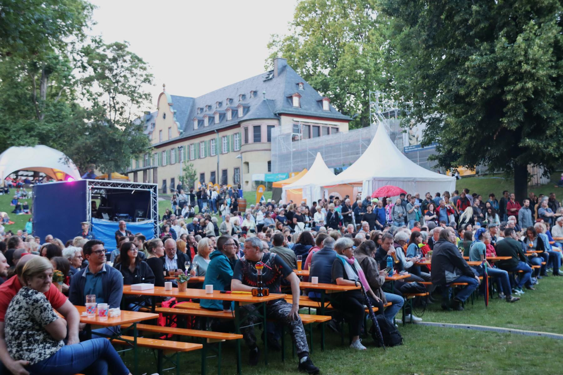  Hoechster Schlossfest.   FOTOS:< > 2024-07-06 Hoechster Schlossfest < >  