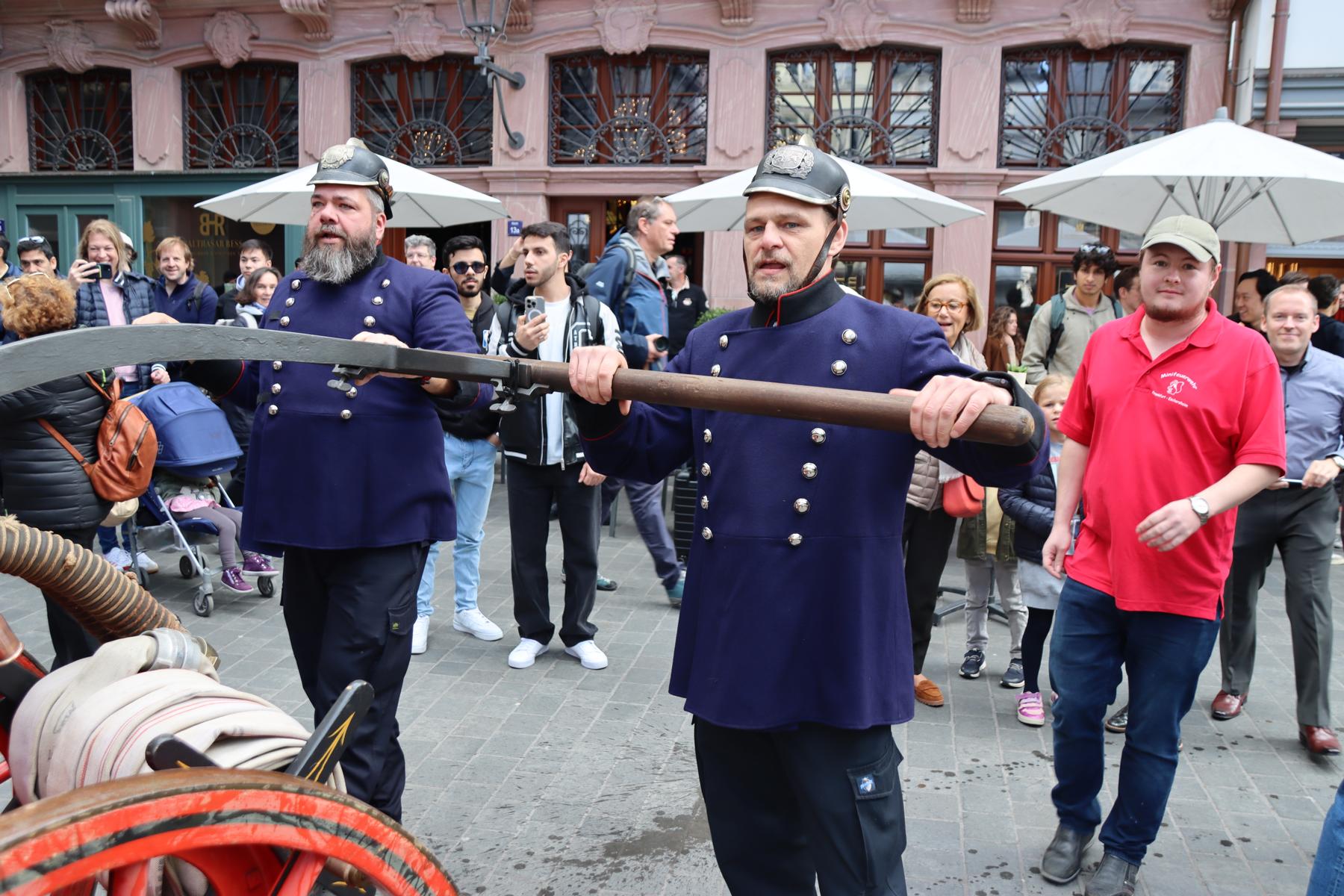 Die Frankfurter Feuerwehr feiert ihr 150stes Jubiläum  FOTOS:  < >< > 2024-09-28 Feuerwehr, 150 Jahre < >